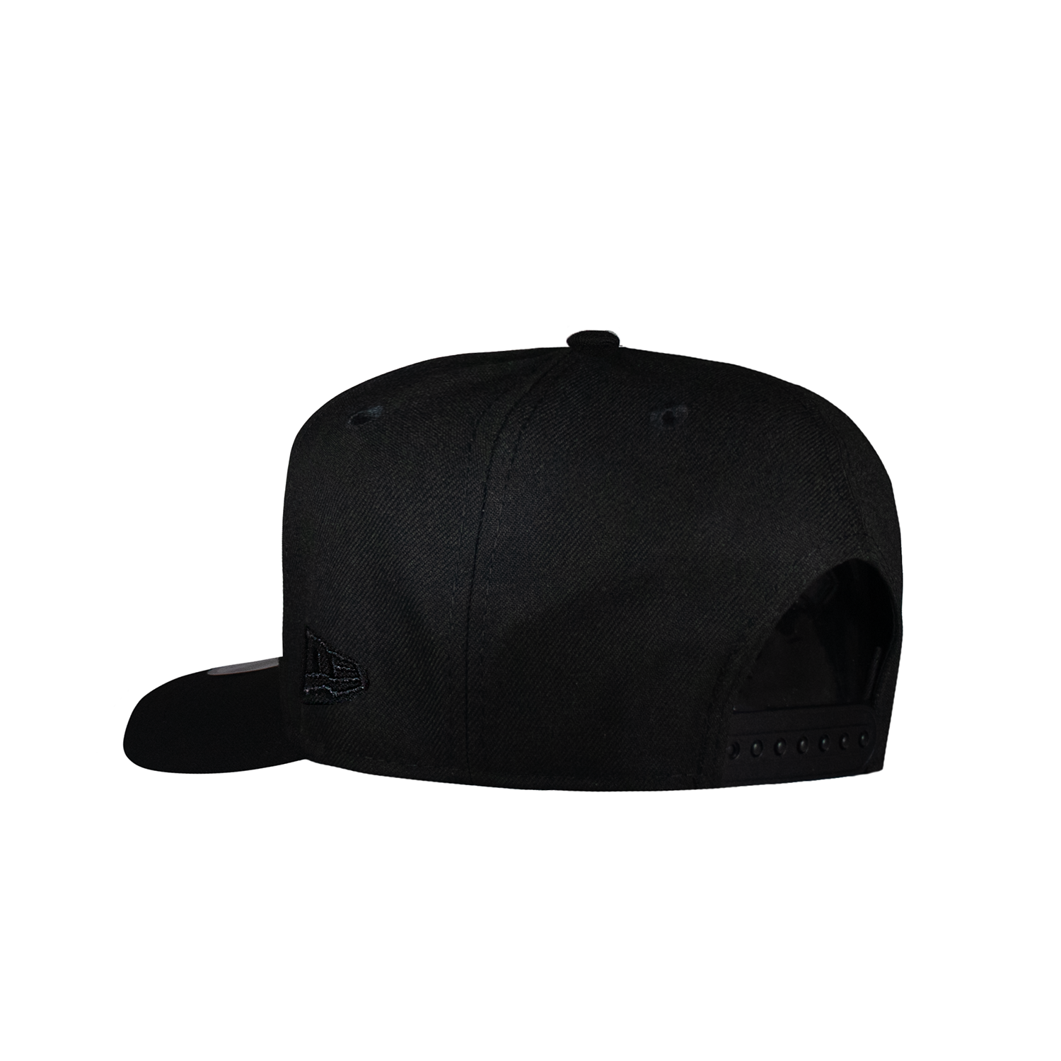 Chicago Black Hawks All Black 950 AFrame Snap Back